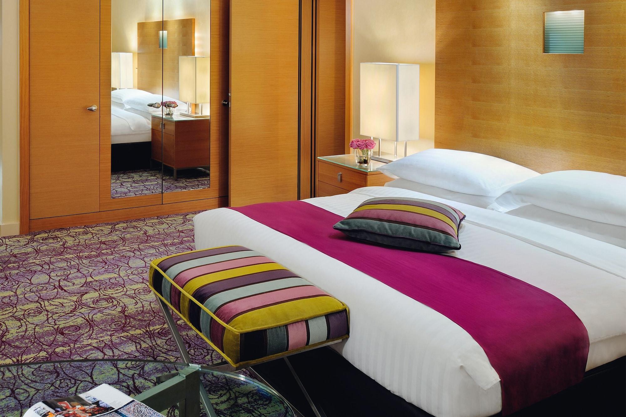 Qabila Westbay Hotel By Marriott Doha Ngoại thất bức ảnh A room at the Mandarin Oriental, Munich