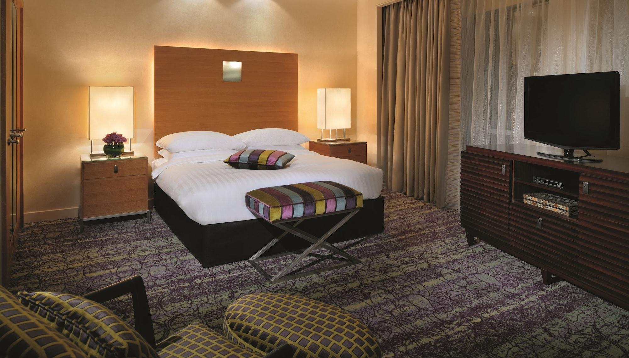 Qabila Westbay Hotel By Marriott Doha Ngoại thất bức ảnh A bedroom at the MGM Grand