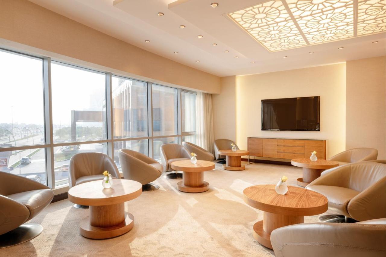 Qabila Westbay Hotel By Marriott Doha Ngoại thất bức ảnh The lounge at the airport