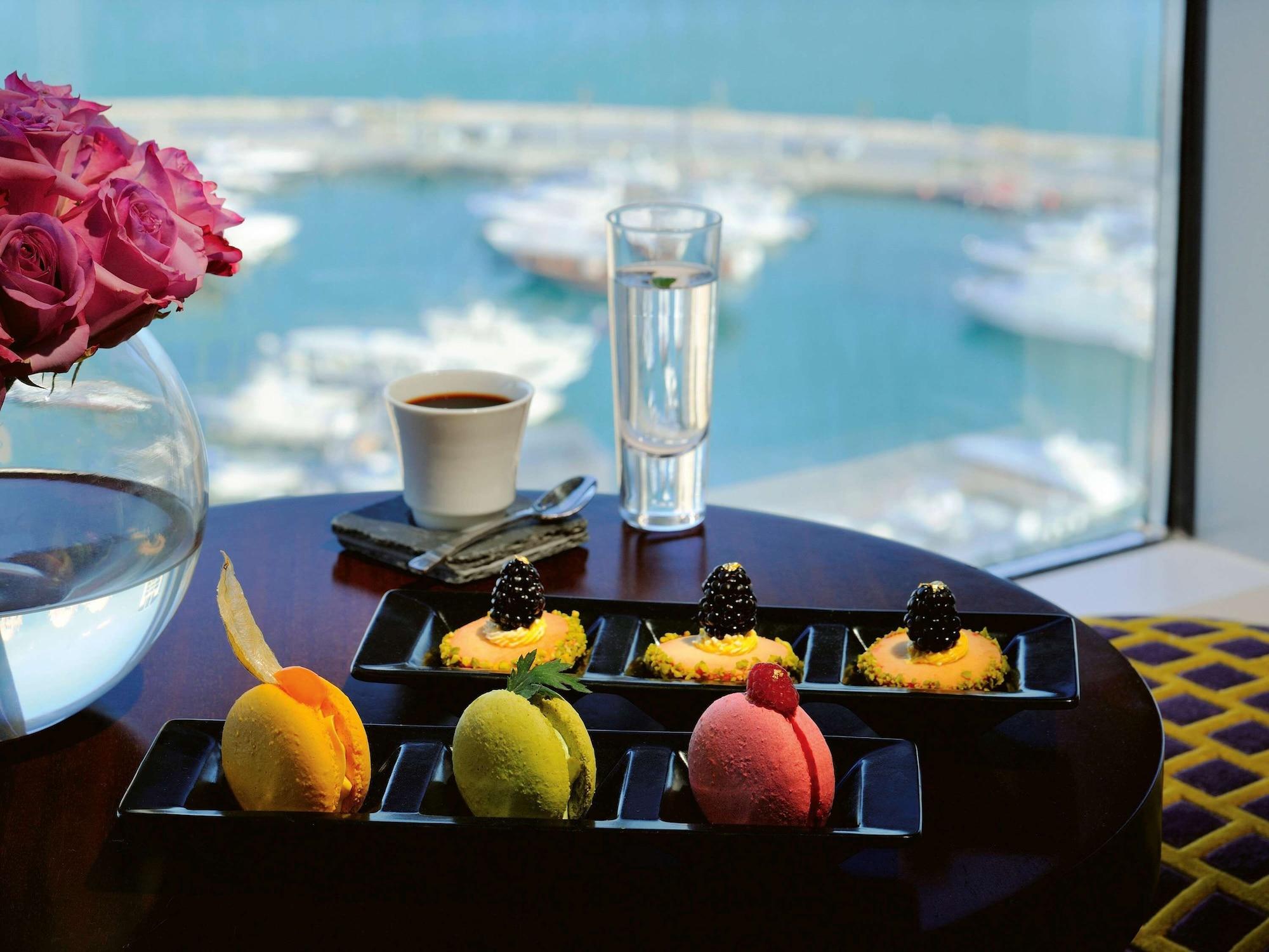 Qabila Westbay Hotel By Marriott Doha Ngoại thất bức ảnh A selection of ice cream