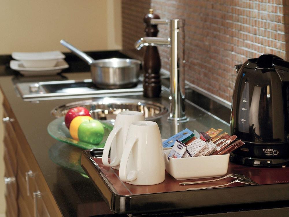 Qabila Westbay Hotel By Marriott Doha Ngoại thất bức ảnh A kitchen in a serviced apartment