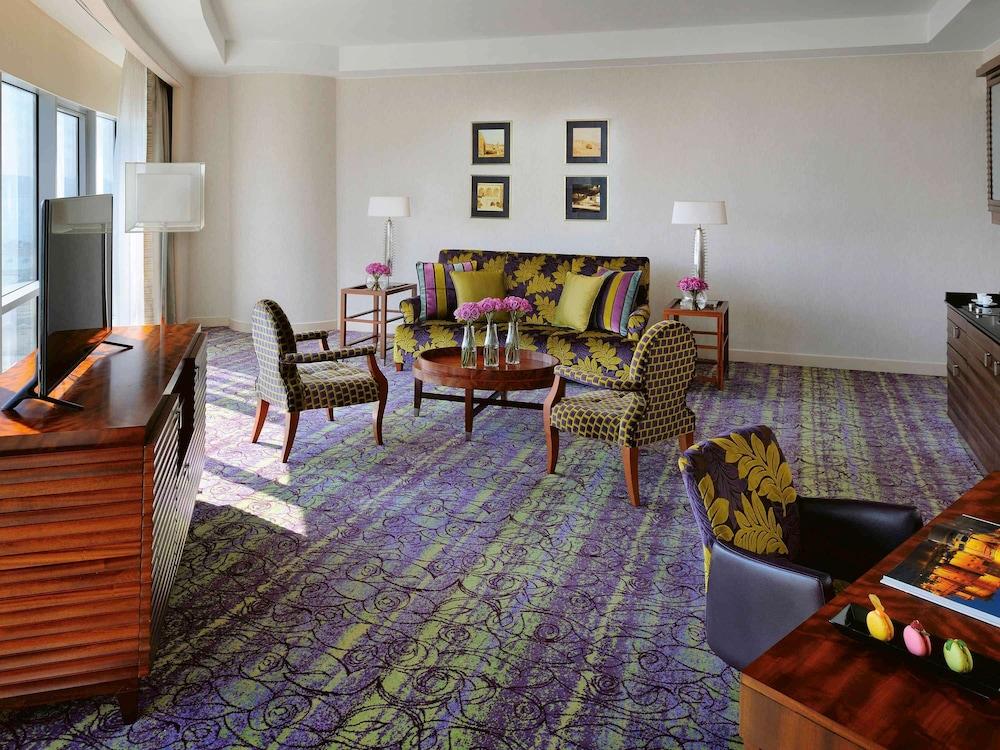 Qabila Westbay Hotel By Marriott Doha Ngoại thất bức ảnh A suite at the hotel
