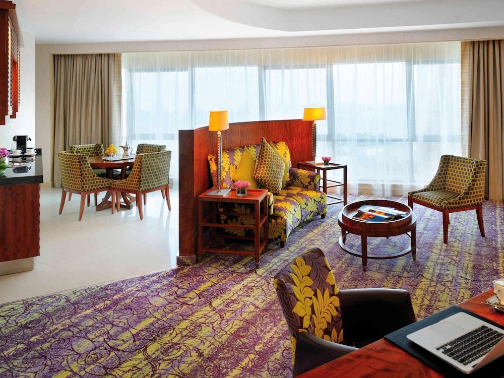 Qabila Westbay Hotel By Marriott Doha Ngoại thất bức ảnh Suite at the hotel