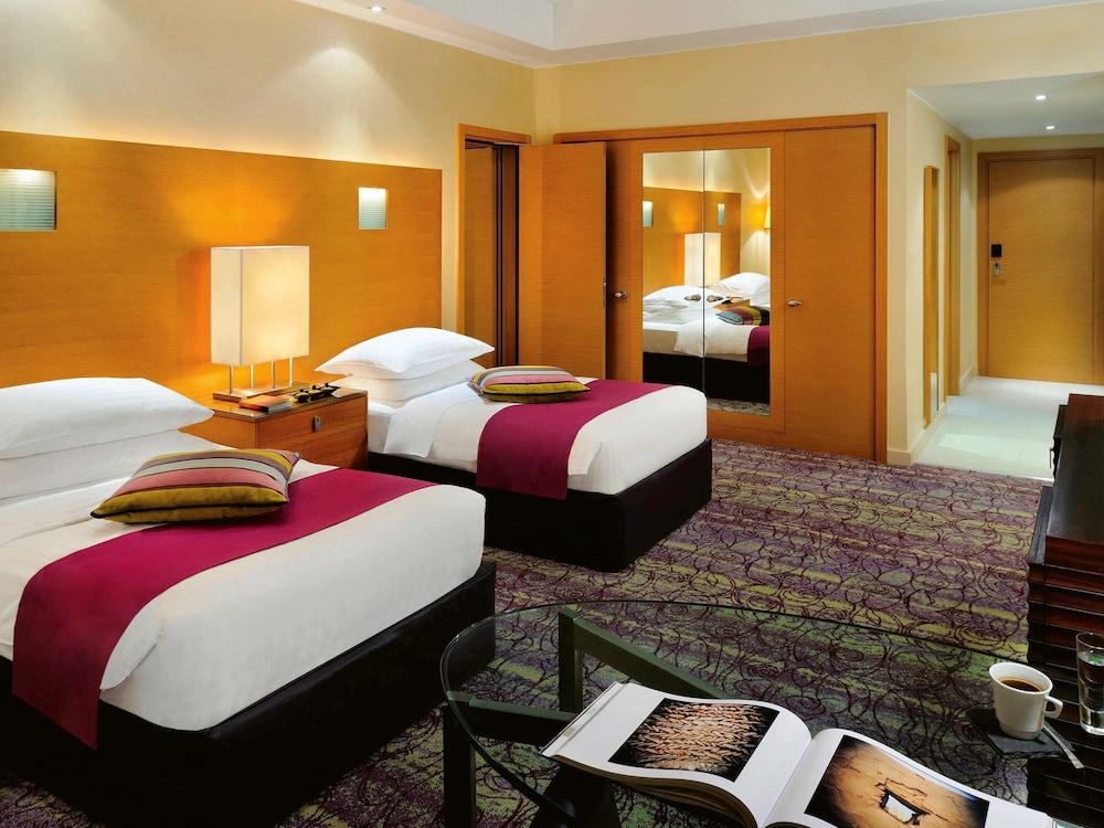 Qabila Westbay Hotel By Marriott Doha Ngoại thất bức ảnh A typical room at the hotel